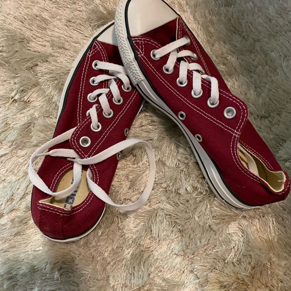 Brand new women’s converse size 7.